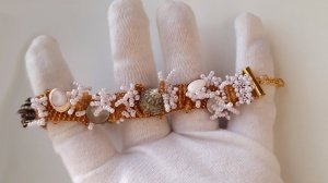 Браслет из бисера с натуральным перламутром и ракушками