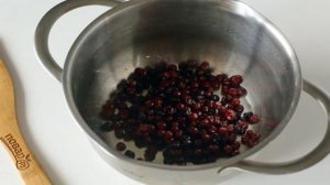 Блины с брусничным соусом