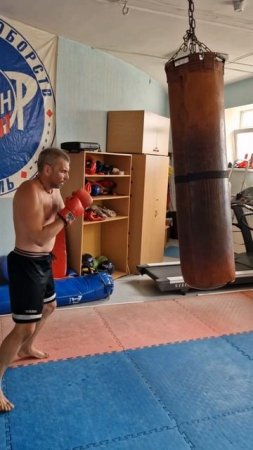 Бокс: Отработка Набрасывания кулака.