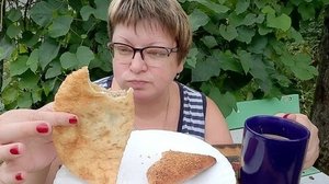 Чебурек и самса из Пятерочки и конечно кофе/Что вкуснее/Пожремс на завтрак/