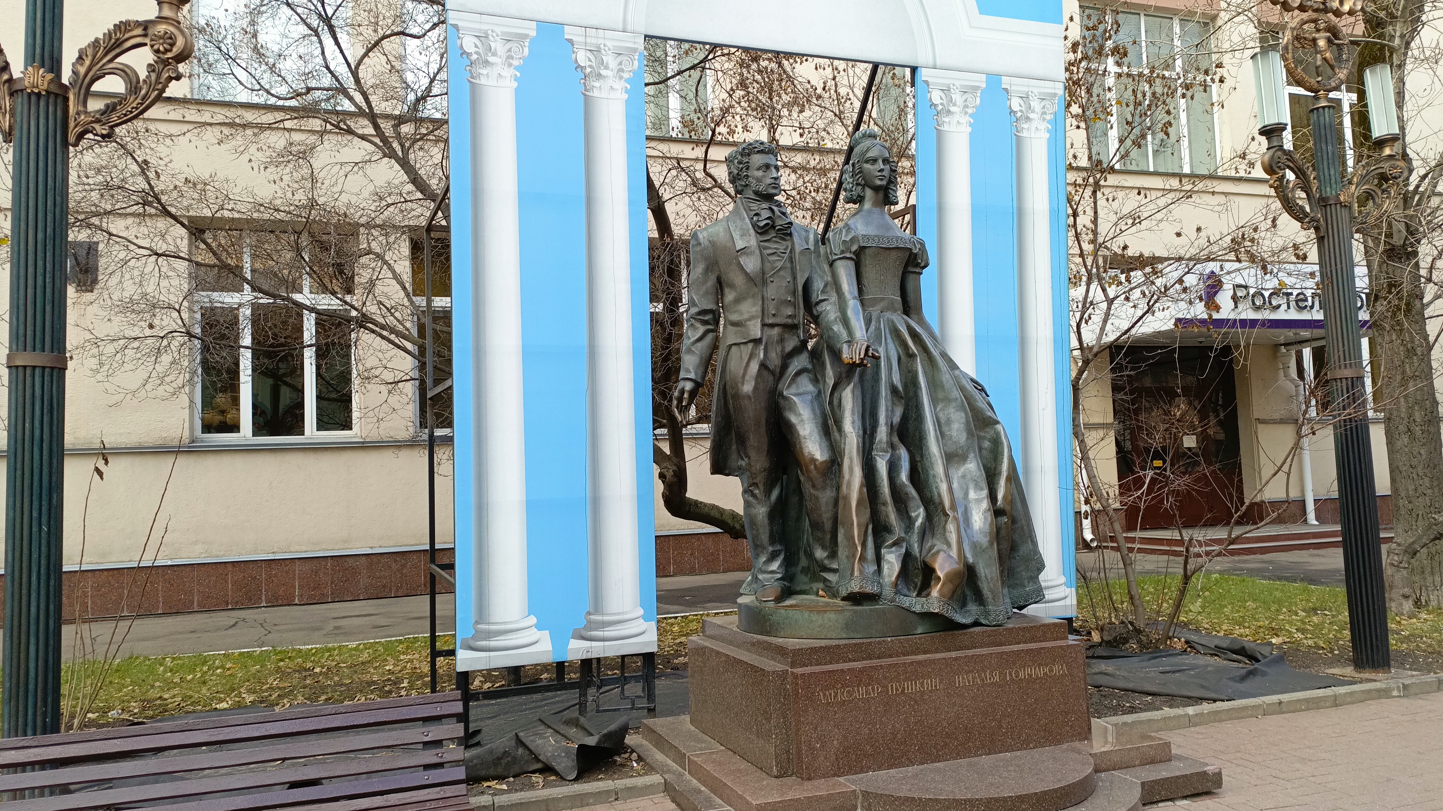 Прогулки по Москве. Памятники Прокофьеву, Плесецкой, Магомаеву...Старый и Новый Арбат. Здание МИДа.