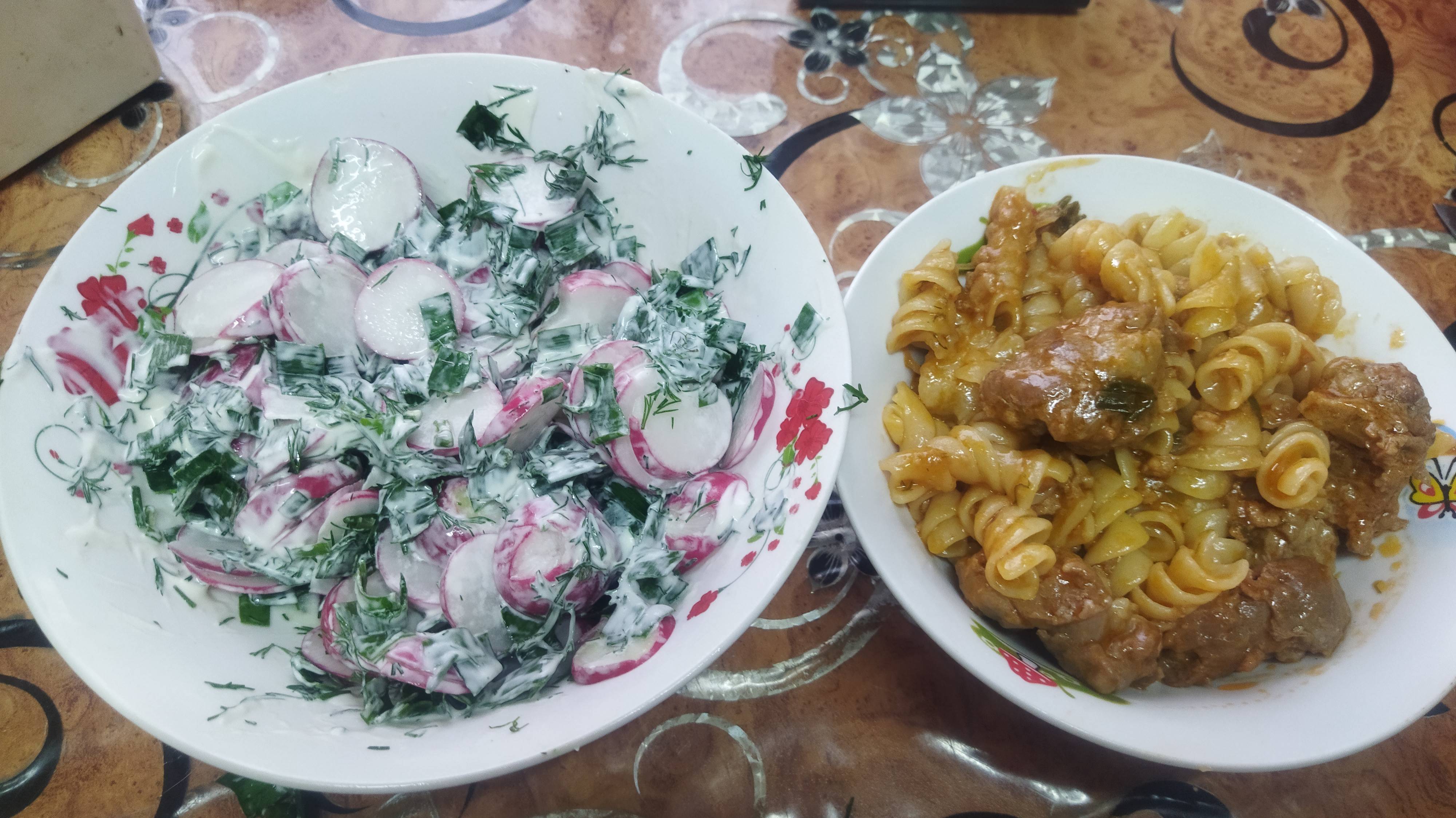 ПОЛЕМ КАРТОШКУ .САЛАТ ИЗ РЕДИСКИ