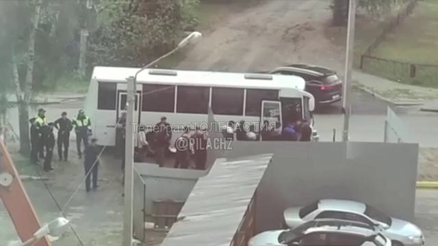 В Воронеже жители одного из микрорайонов наблюдали последствия рейда на близлежащей стройке !!!