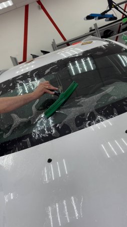 Бронирование лобового стекла Lada Vesta, защита от возникновения сколов и трещин
