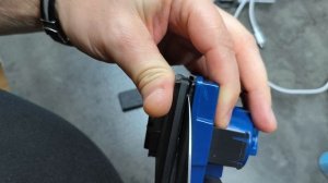 Как одеть накладки клавиш Grohe, если они не защелкиваются.