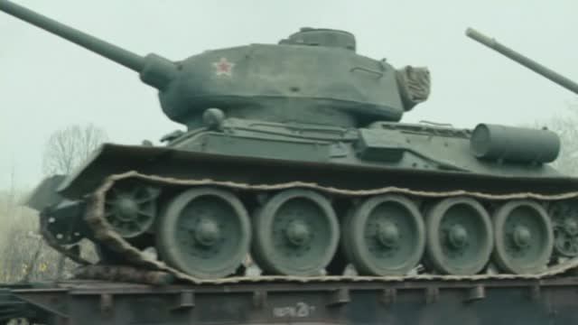 Три танкиста выпили по триста (клип)