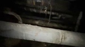 Проводим инспекционный осмотр инженерного оборудования жилого дома в подвале.
