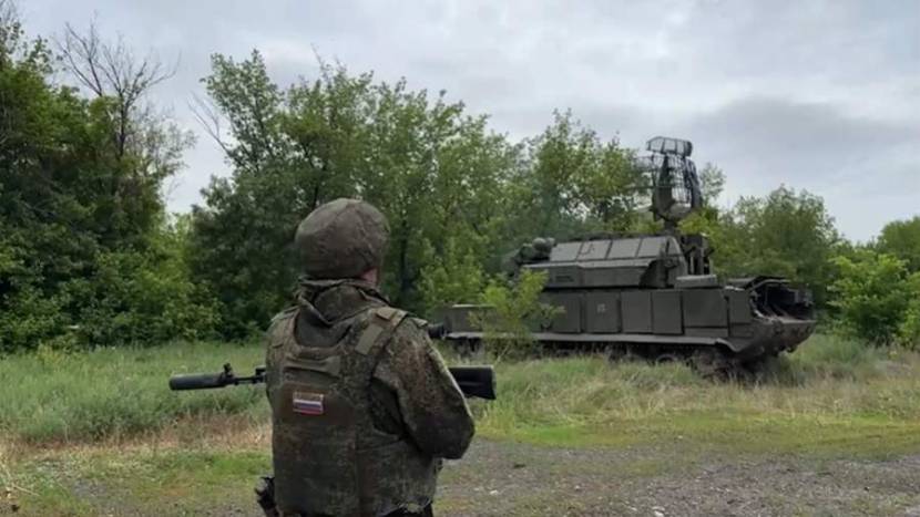 Расчет ЗРК «ТОР-М1» оказал воздушное прикрытие позиций в зоне спецоперации