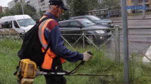 С начала лета новгородские газоны не дают передышки работникам благоустройства