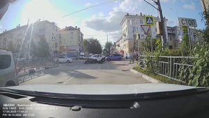 Мопед столкнулся с автомобилем