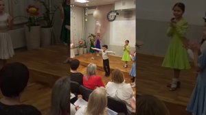 танцую в школе
