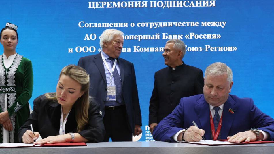 Банк "РОССИЯ" и ГК "Союз-Регион" объединят усилия для поддержки автопрома РФ