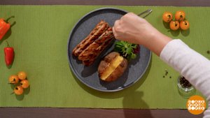 Колбаски с запеченной картошкой от Марии Суровой. Доброе утро. Фрагмент выпуска от 19.06.2025