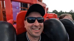 ВЛОГ ВЕСЁЛЫЕ АТТРАКЦИОНЫ В ПАРКЕ ГАГАРИНА, ВЫСАЖИВАЕМ ПЕТУНИИ, ОТЛИЧНЫЙ ЛЕТНИЙ ДЕНЬ