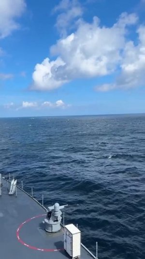 ✈️🇷🇺📹🇺🇸Пролёт Су-24 в Балтийском море, снимают американцы…