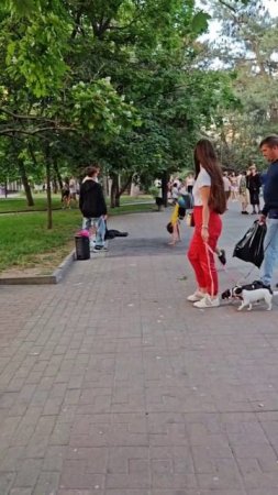 Уличные танцы. Пацаны танцуют брейк на улице