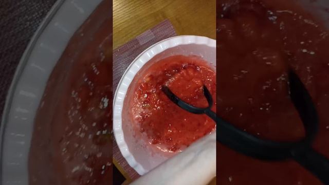 клубника 🍓в сахаре 🧊в собственном соку🧃😋