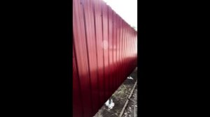 В Ворошиловском районе Донецка забор из профнастила. 2025г.