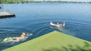 Демидрол Ныряет в озеро 001