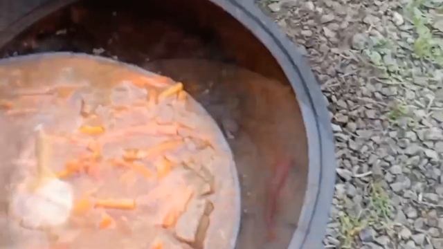 Как приготовить рассыпчатый плов в казане на костре