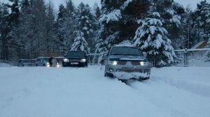 Паджеро 4 VS Паджеро спорт по ГЛУБОКИМ сугробам.Yokohama ice GUARD SUV G075 против NOKIAN NORDMAN 7.