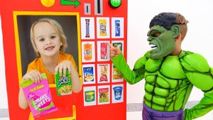 Крис и Детские истории о супергероях и волшебных костюмах! Видео для детей.