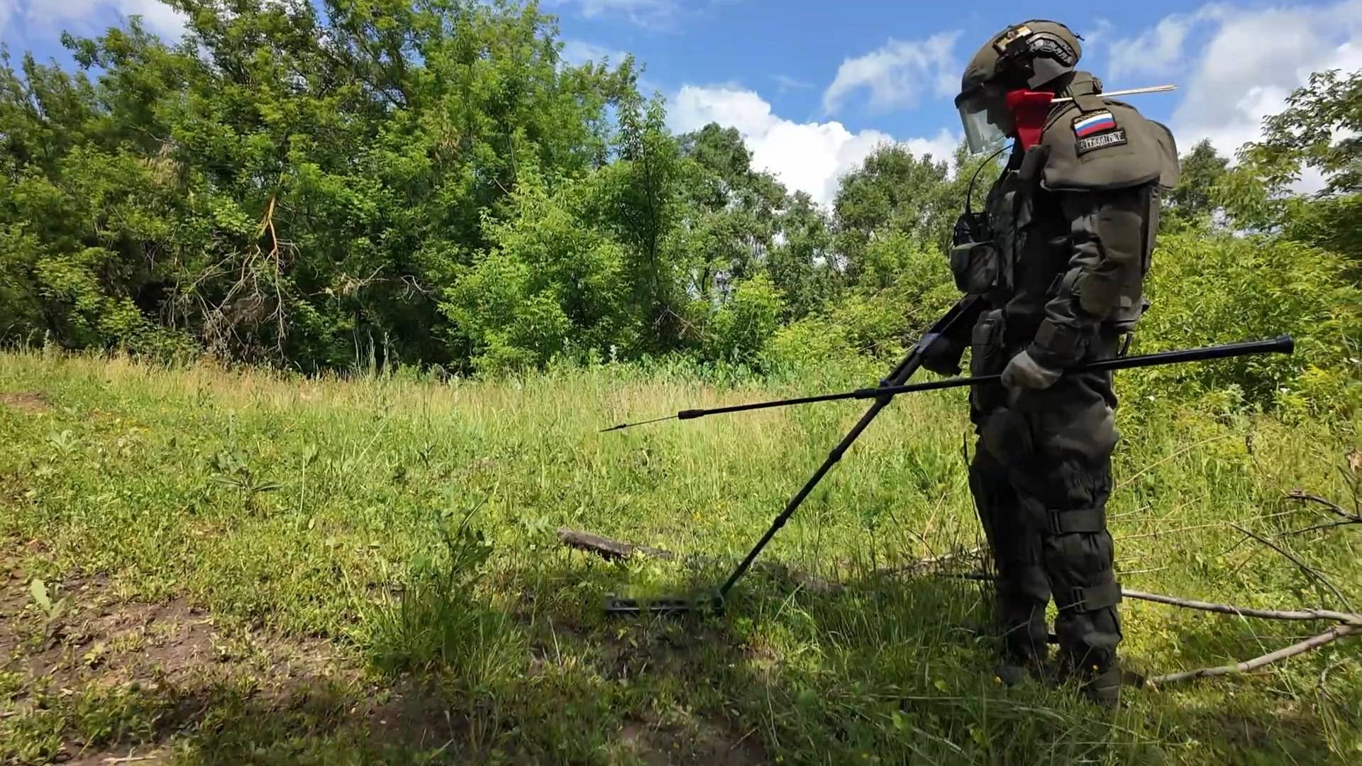 «Рассчитано на массовое поражение»: сапёры ВС РФ — о том, как ВСУ закладывали мины в Курской области