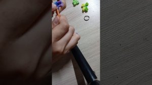 бабочка на рогатке из резинок без станка