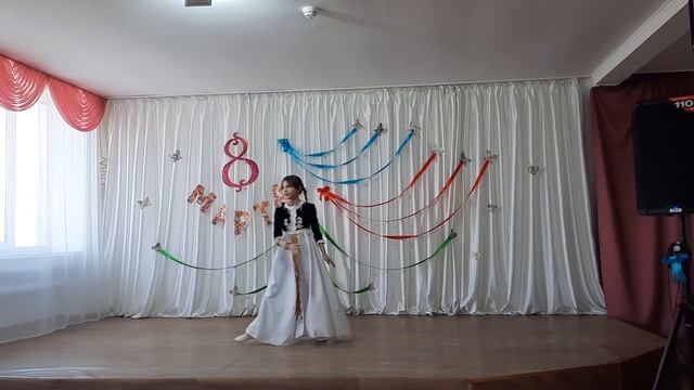 Танец от Шевченко Карины (6 класс)