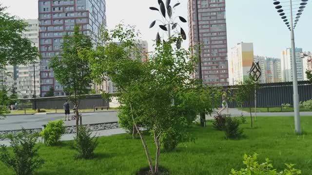 КРАСИВЫЙ ДВОРИК В МИКРОРАЙОНЕ " ЯСНЫЙ БЕРЕГ ". НОВОСИБИРСК