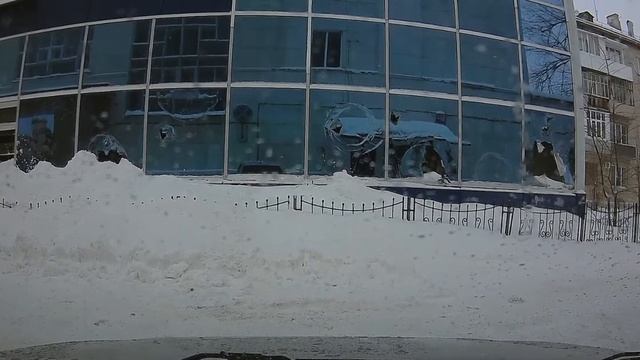 улица разбитых стёкол на Карла Маркса за Рубином. смотреть онлайн