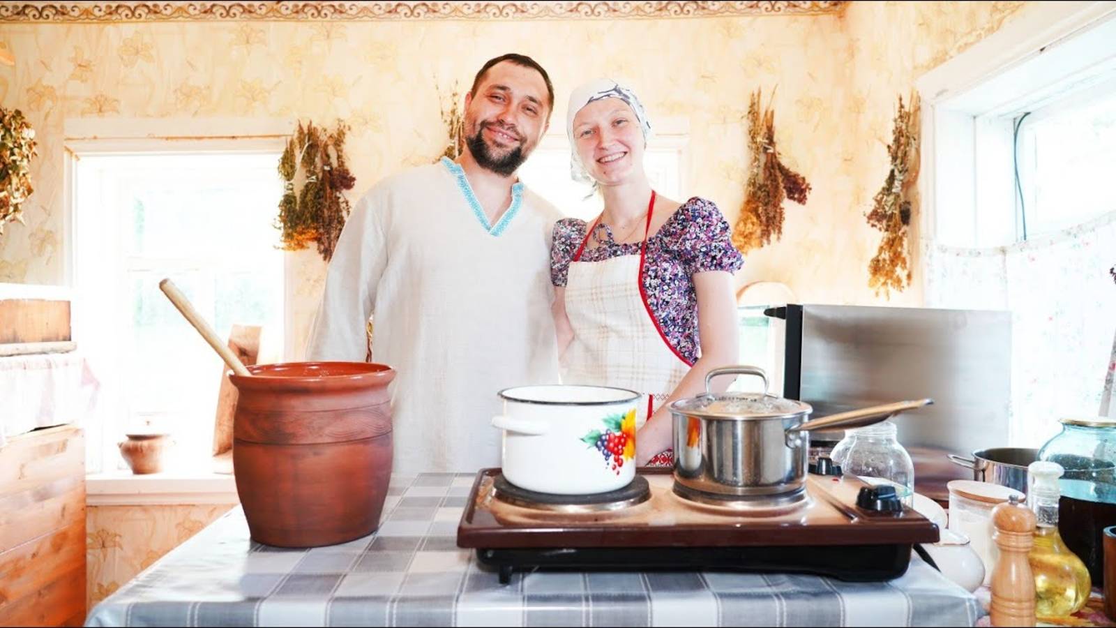 ЖИЗНЬ НА ЗАИМКЕ | РАСШИРЯЕМ ХОЗЯЙСТВО | САЖАЕМ ОГОРОД | ДОМАШНИЙ КВАС И РАССТЕГАИ С РЫБОЙ