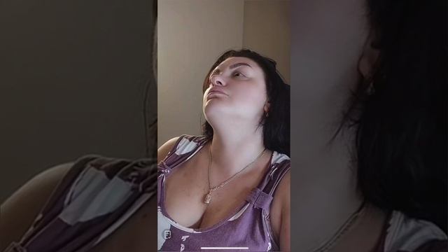 Раннее видео Браца,где она пьяная проговорилась, что ждёт деньги из другой страны.