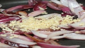 Чили из черной фасоли и баклажан