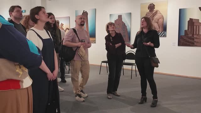Экскурсия и диспут на территории выставки Юлии Малининой "Иная параллельная... Дистополис"