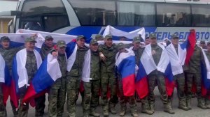 Опубликованы кадры возвращения российских военных из украинского плена