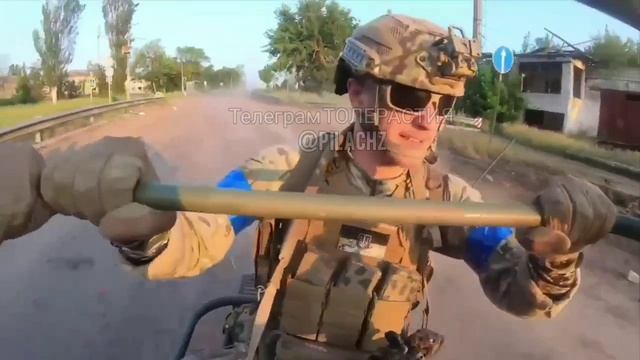 Наш дрон на оптоволокне погладил xoxла по уху и, к сожалению, не дошёл до цели