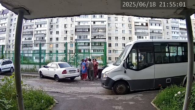 Вчера, 18.06, вечером в Уфе по улице Суворова 88 жители стали участниками древних восточных традиций