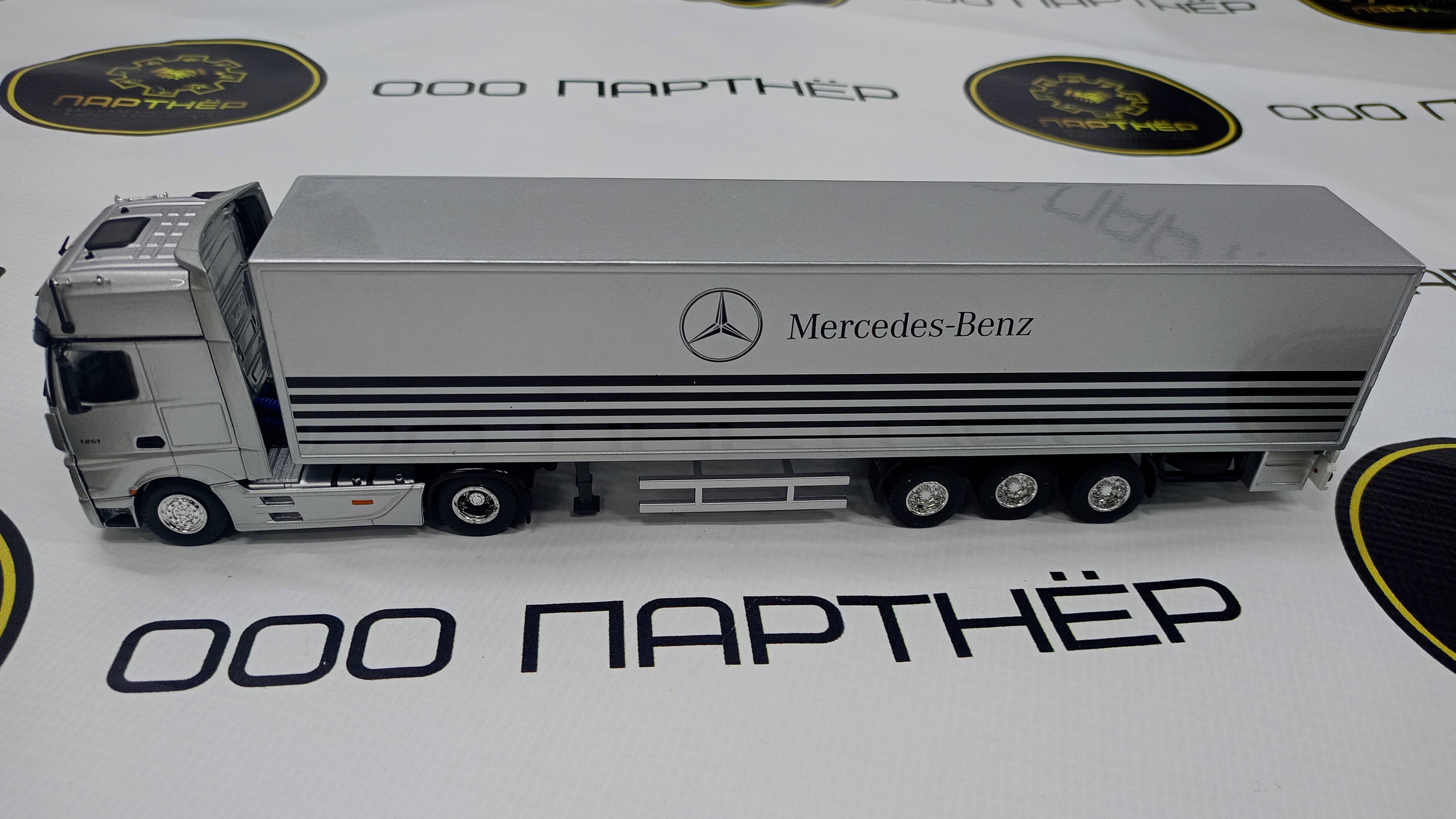 1;50 Масштабная коллекционная модель Тягач Galaxy Mercedes-Benz Actros