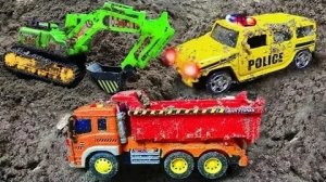 Красивые игрушки-конструкторы Ищут машинки в песке