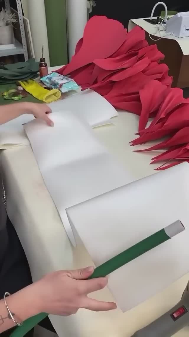 УЗНАЙТЕ, КАК СОЗДАВАТЬ ШИКАРНЫЕ ГВОЗДИКИ К ДНЮ ПОБЕДЫ - 9 МАЯ #цветочныекомпозиции #декор смотреть онлайн