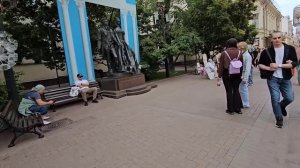 Москва, Старый Арбат! Вот ты какой! Давно мечтала и вот увидела! Чёрные пельмени, пробуем впервые.