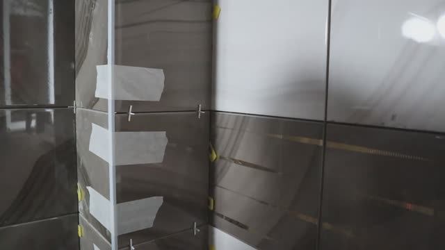 Укладка плитки на плитку плюс откосы часть 4.