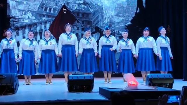 11. Вокальная группа "Родные напевы" - "Военное попурри"