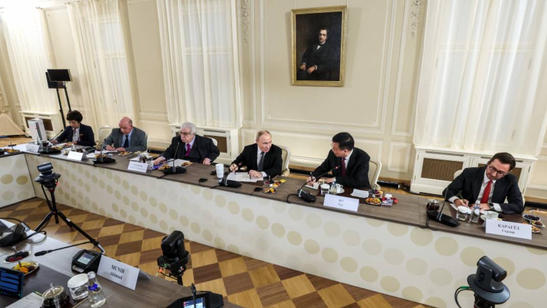 Два часа без ограничений: президент РФ встретился с иностранными журналистами