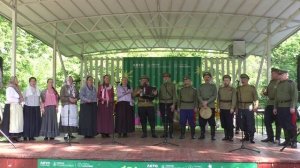 Над лесом солнца воссияла