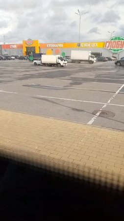 Гипермаркет Глобус в Юдино.