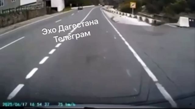 2025/06/17 16-53 2
Страшные минуты! У Газели отказали тормоза при спуске в Гимры после тоннеля