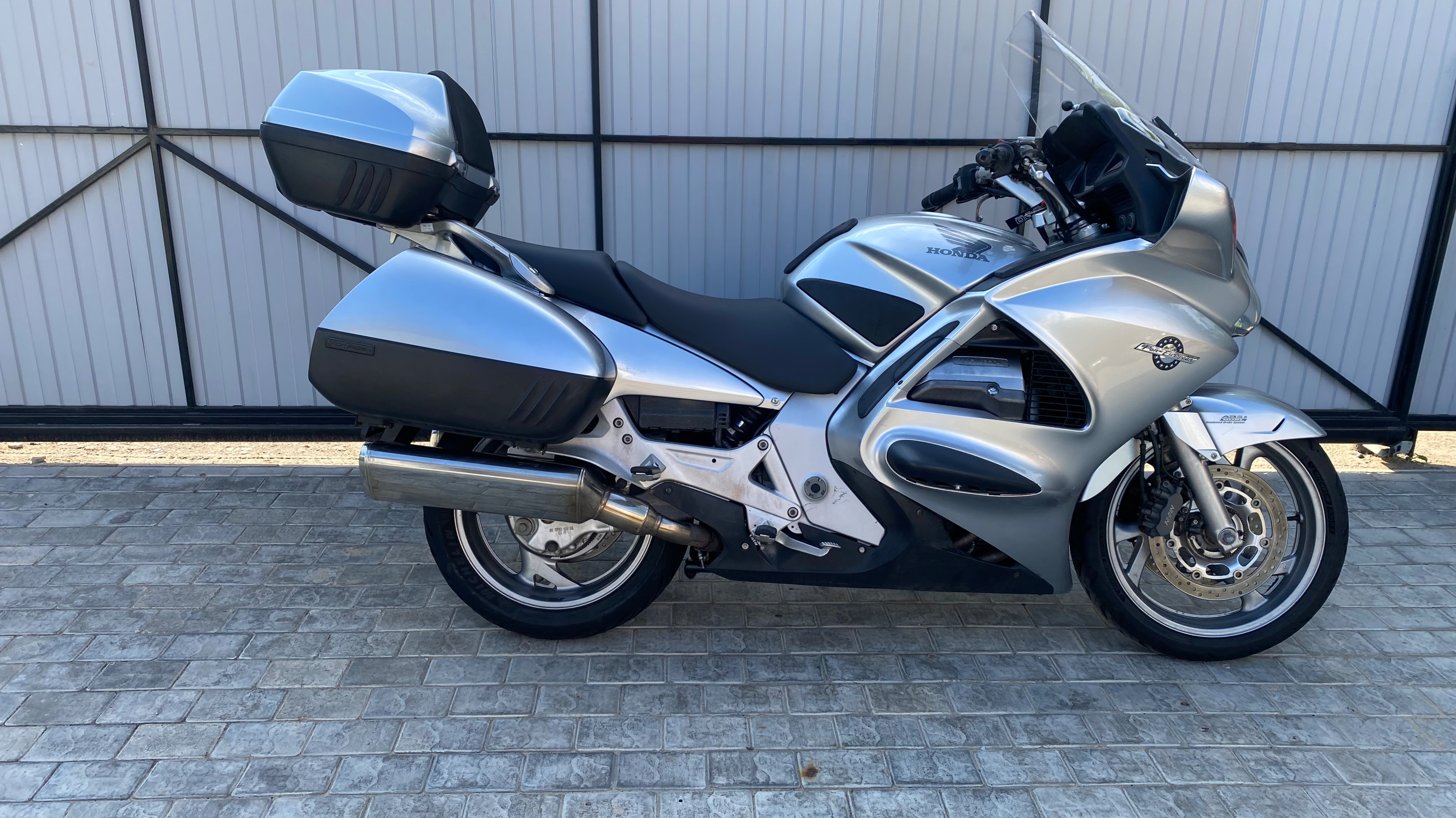 Обзор мотоцикла Honda St1300, 2007.