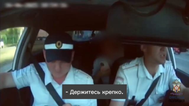 Омские полицейские оперативно отвезли к врачам ребёнка, проглотившего кусок пластиковой вилки